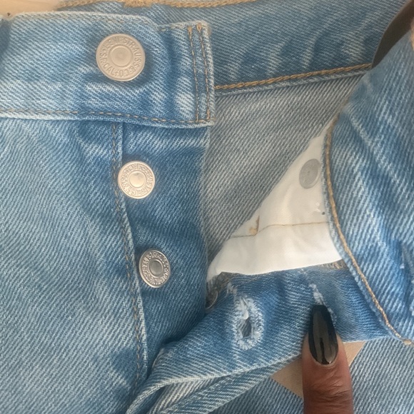 Levi’s 501 Shorts size 26, high rise, fitted through hip - Picture 3 of 5